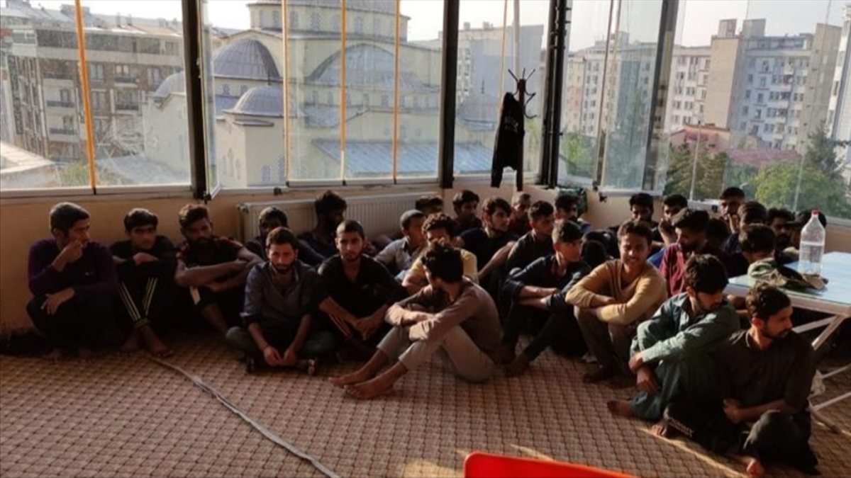 Van'da 26 kaçak göçmen yakalandı