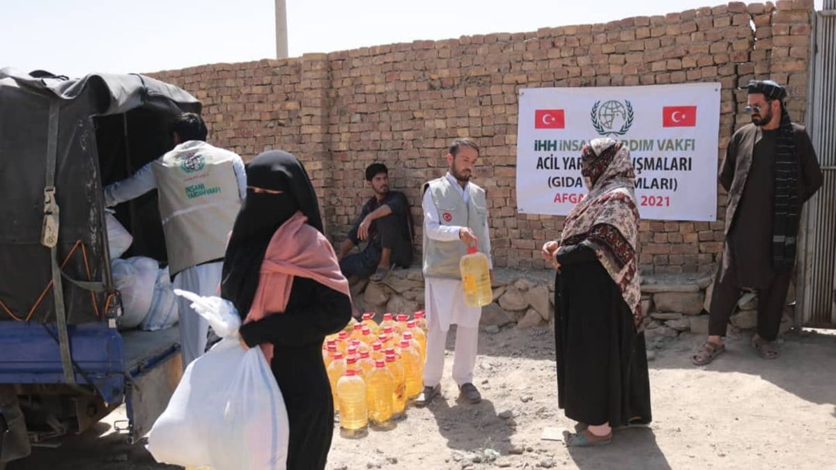 İHH, Afganistan'ın başkenti Kabil'de 50 aileye kumanya dağıttı