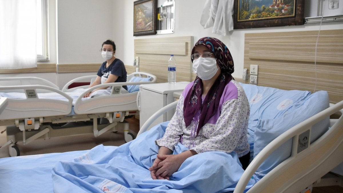 Kayseri'de aşı yaptırmayan anne ve kızı hastanede tedaviye alındı