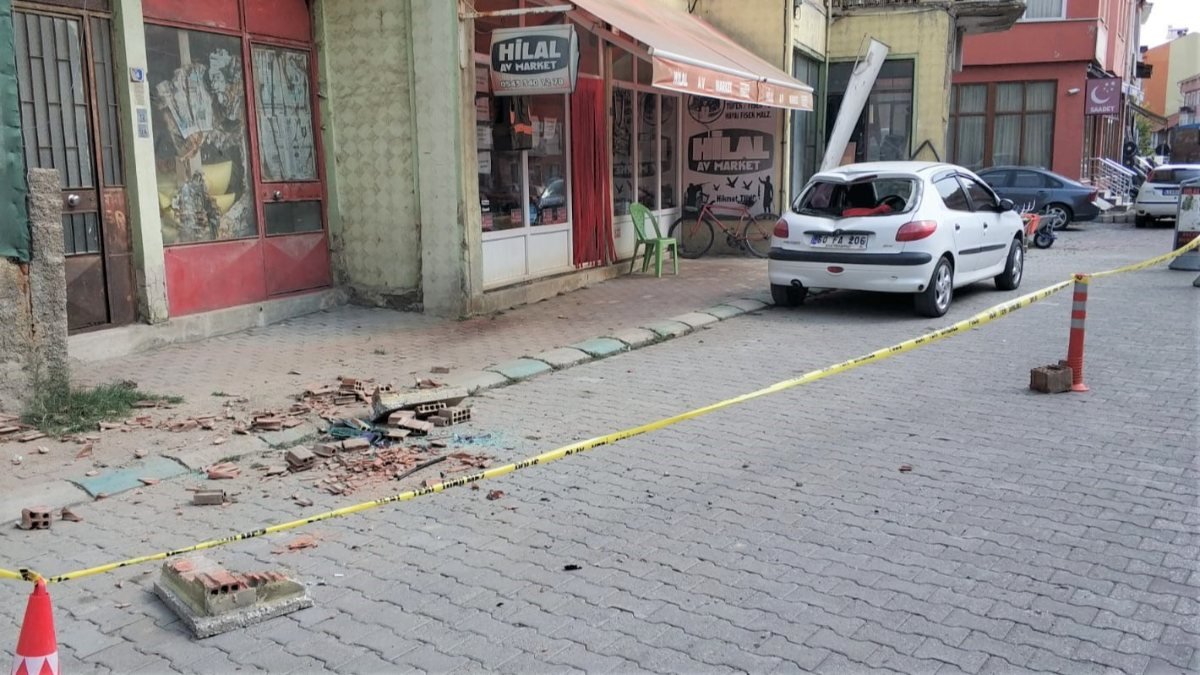 Kütahya'da deprem sonrasında 29 artçı sarsıntı kaydedildi