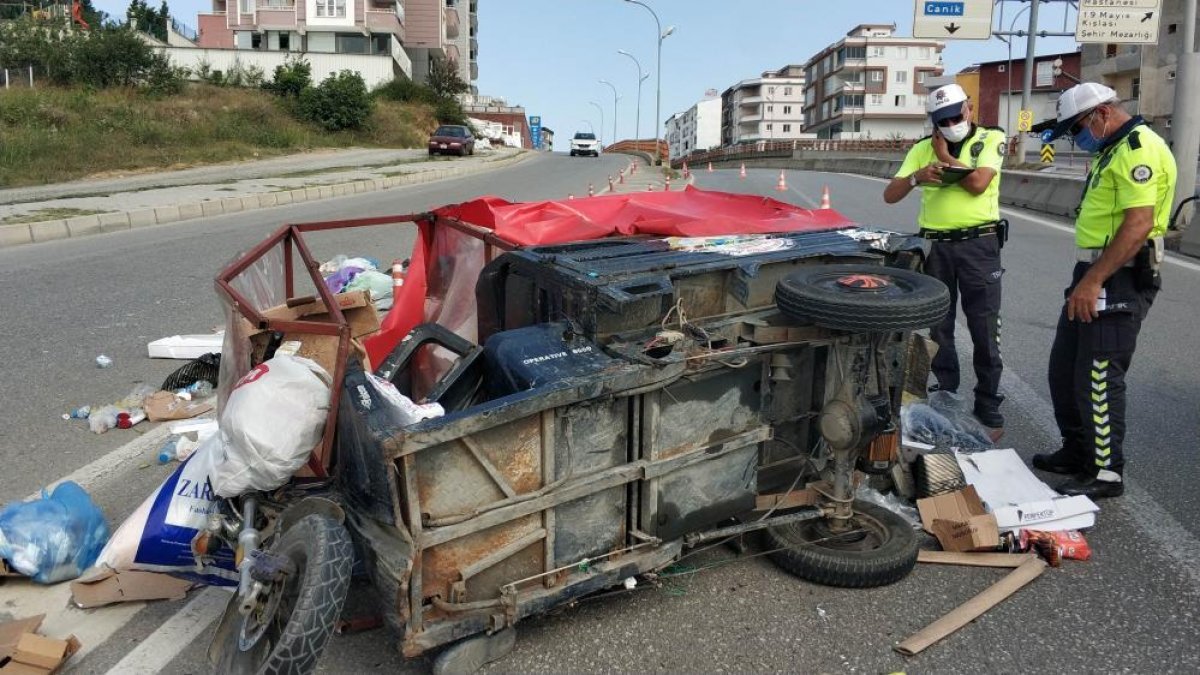 Samsun'da otomobil ile 3 tekerlekli motosiklet çarpıştı