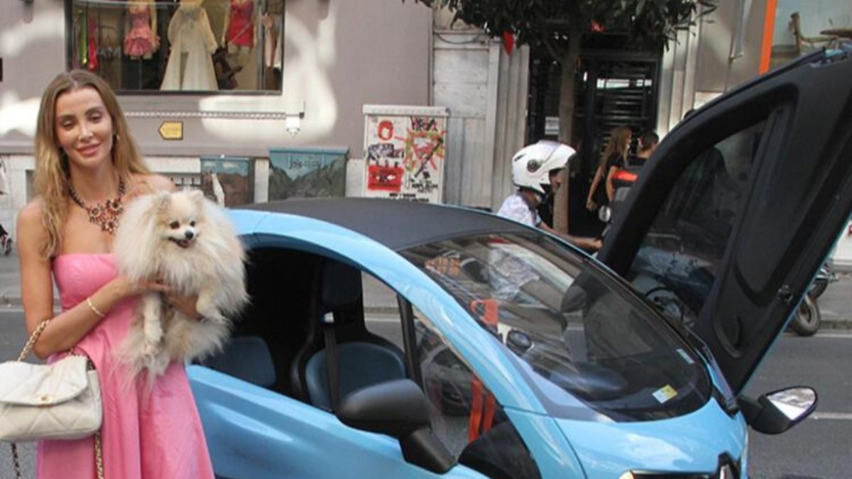 Özge Ulusoy'un mini arabasının fiyatı dikkat çekti