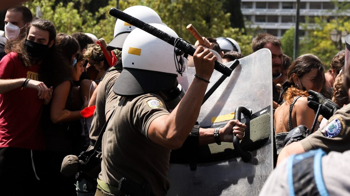 Atina'da protestocu öğrencilere sert müdahale