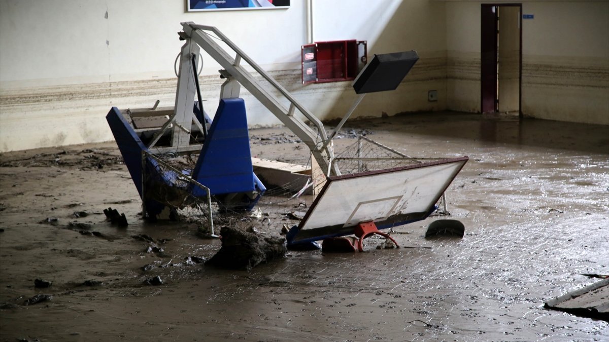 Kastamonu'daki sel felaketinde spor tesisleri de zarar gördü