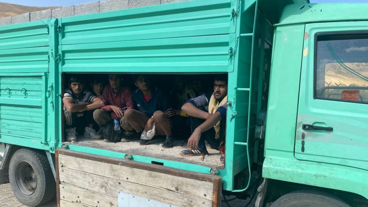 Van'da 27 kaçak göçmen yakalandı