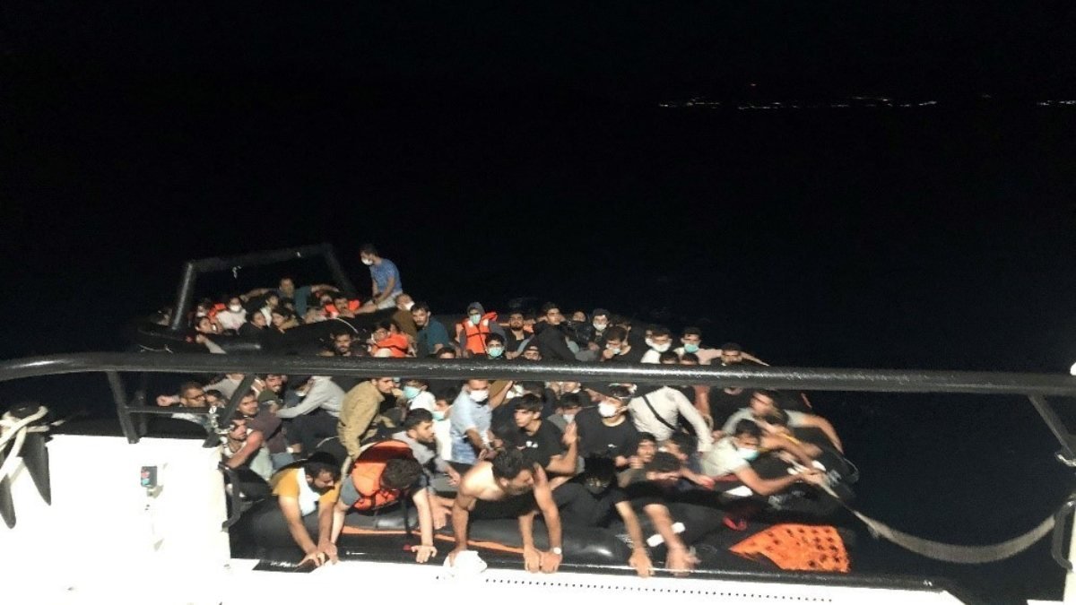 Aydın’da can salındaki 83 kaçak göçmen kurtarıldı