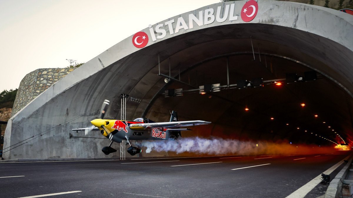 Dario Costa, İstanbul’daki tünellerden uçakla geçti, rekor kırdı
