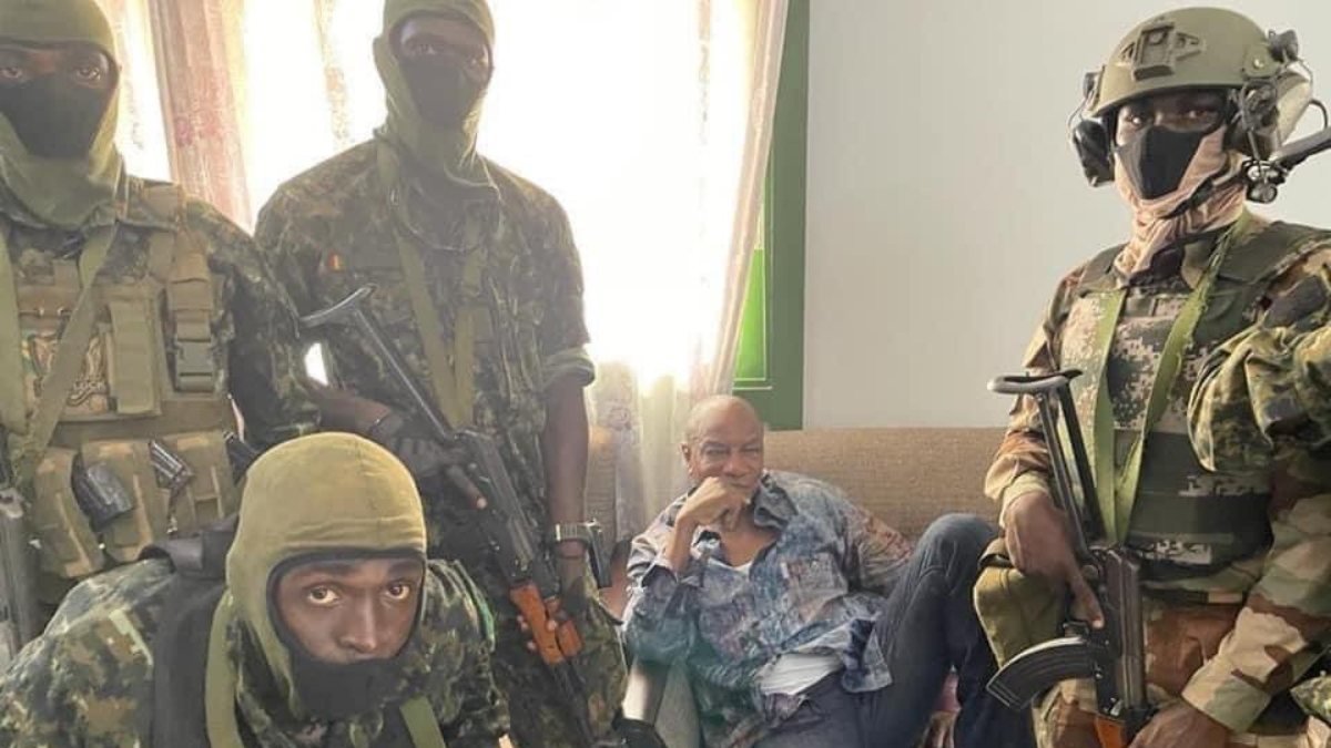 Gine'de asker yönetime el koydu iddiası