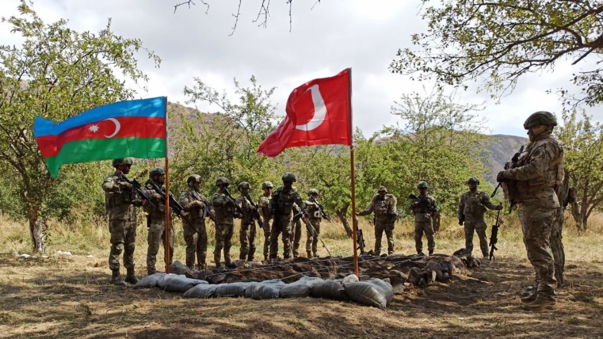 Azerbaycan ve Türkiye’den Laçın’da ortak tatbikat