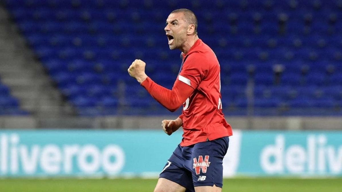 Burak Yılmaz, Lille'de ayın oyuncusu seçildi