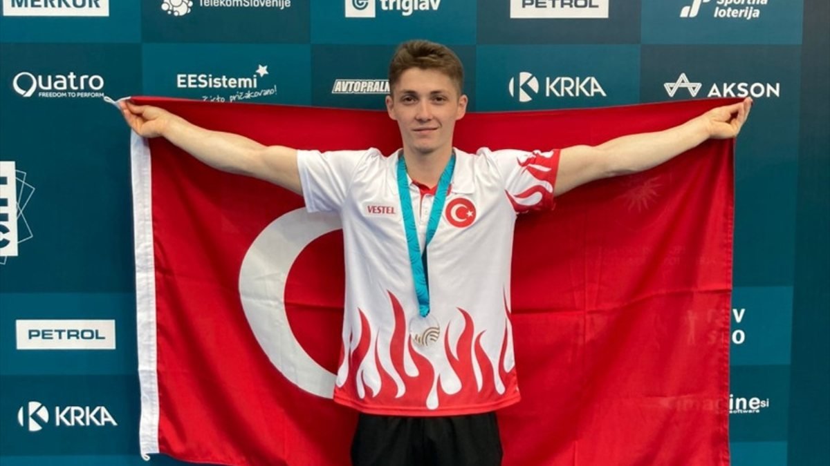 Milli cimnastikçi Sercan Demir'den Slovenya'da altın madalya
