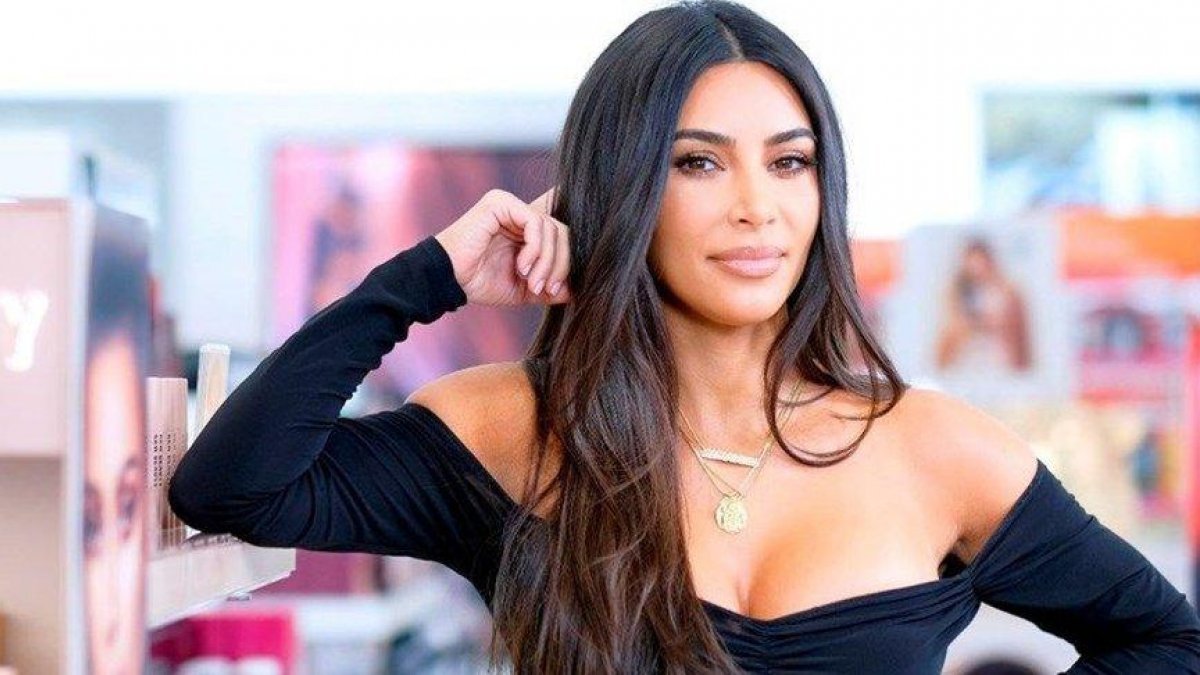 Kim Kardashian yeni tarzı ile dikkati çekti