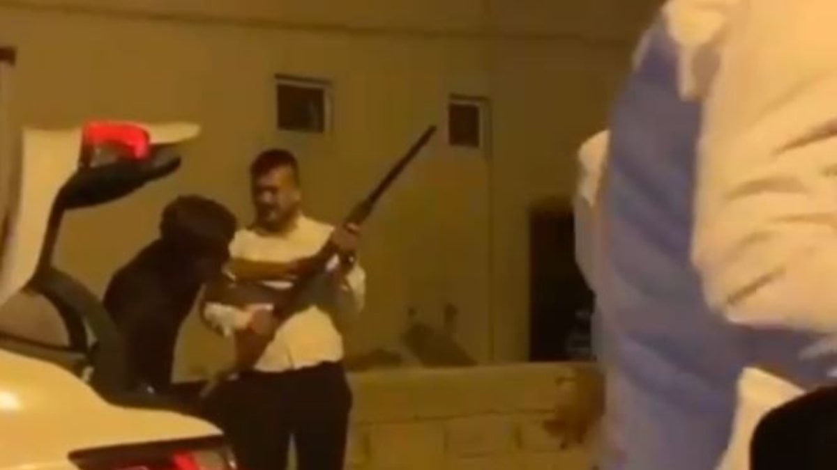 Antalya’da, drift atan silahlı magandalar kamerada