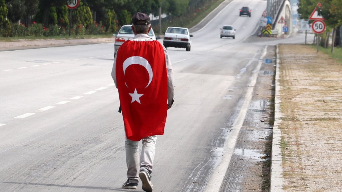 PKK’nın kaçırdığı kızı için Ankara’ya yürüyen baba, Afyonkarahisar’a ulaştı