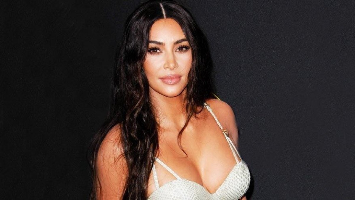 Kim Kardashian, annesinin sevgilisiyle dalga geçti