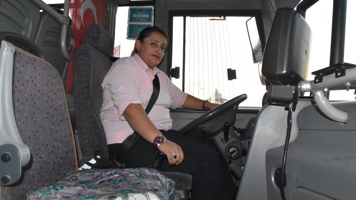 Kütahya'da ilk kez bir kadın, otobüs şoförlüğüne başladı