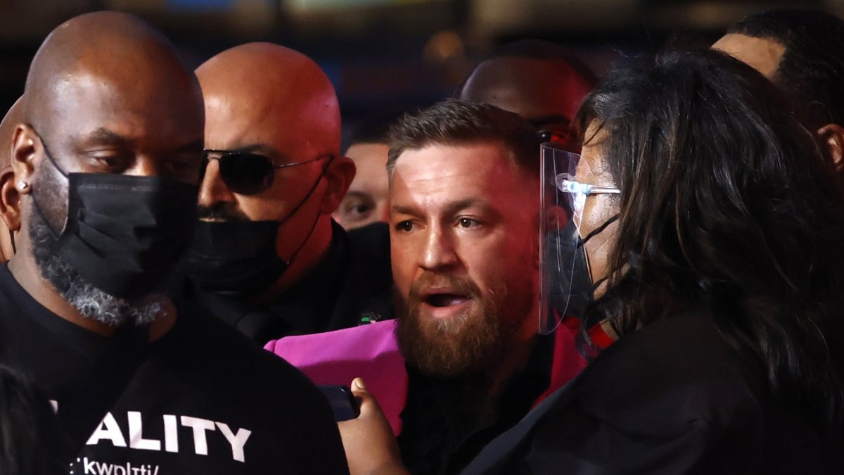 Conor McGregor ve Machine Gun Kelly arasında fotoğraf kavgası