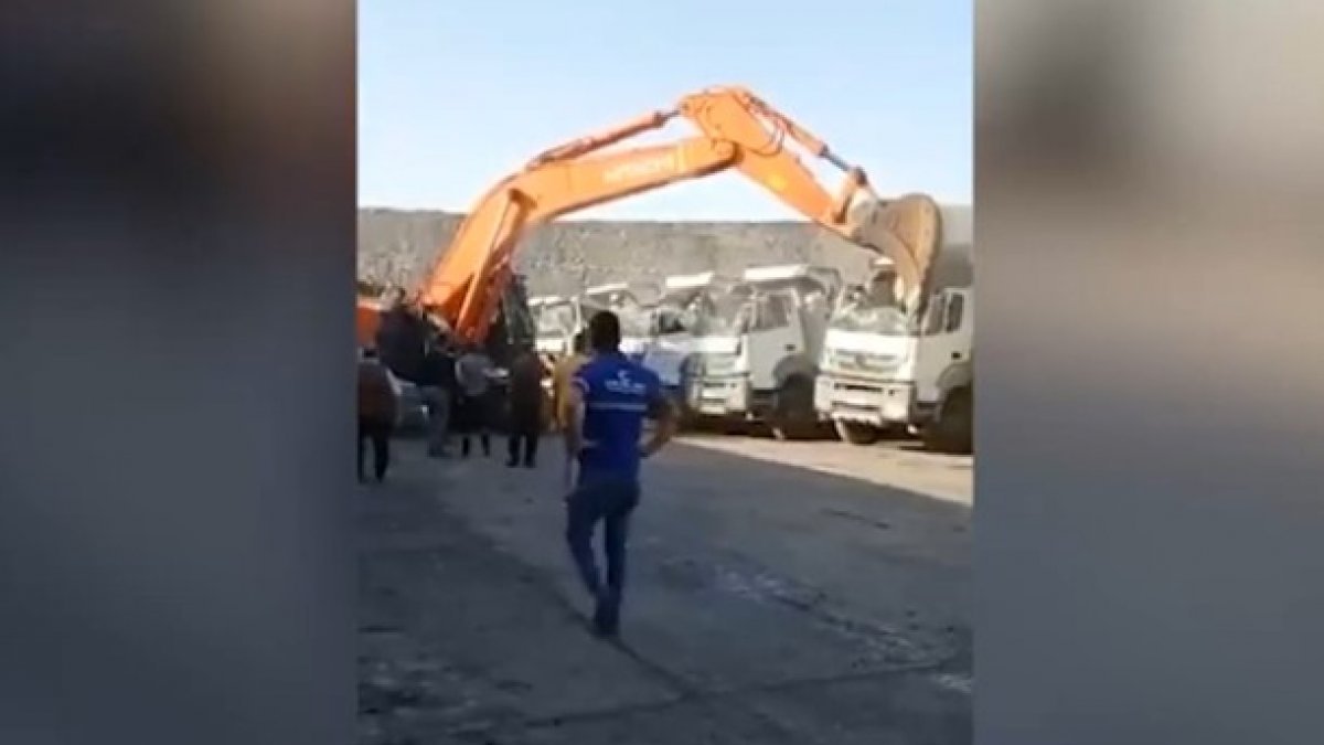 Şırnak'ta ortağına kızdı, kamyonları kepçeyle ezdi