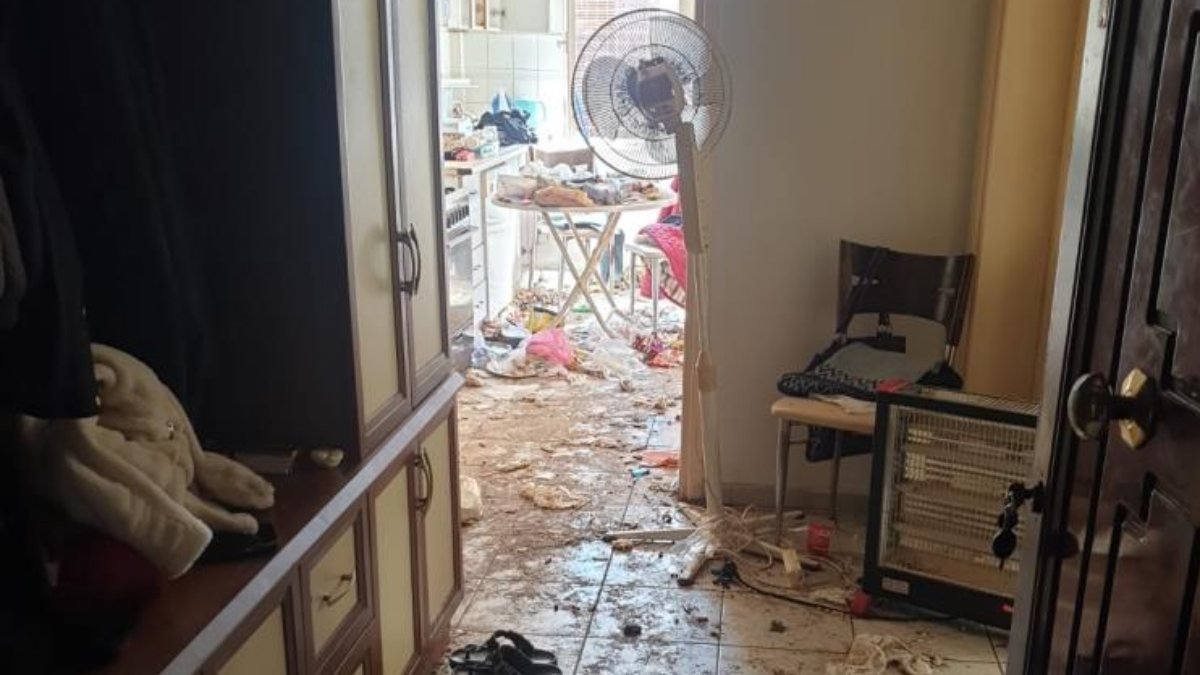Antalya'da şizofreni hastası olduğu iddia edilen kadın, dairesini çöp eve çevirdi