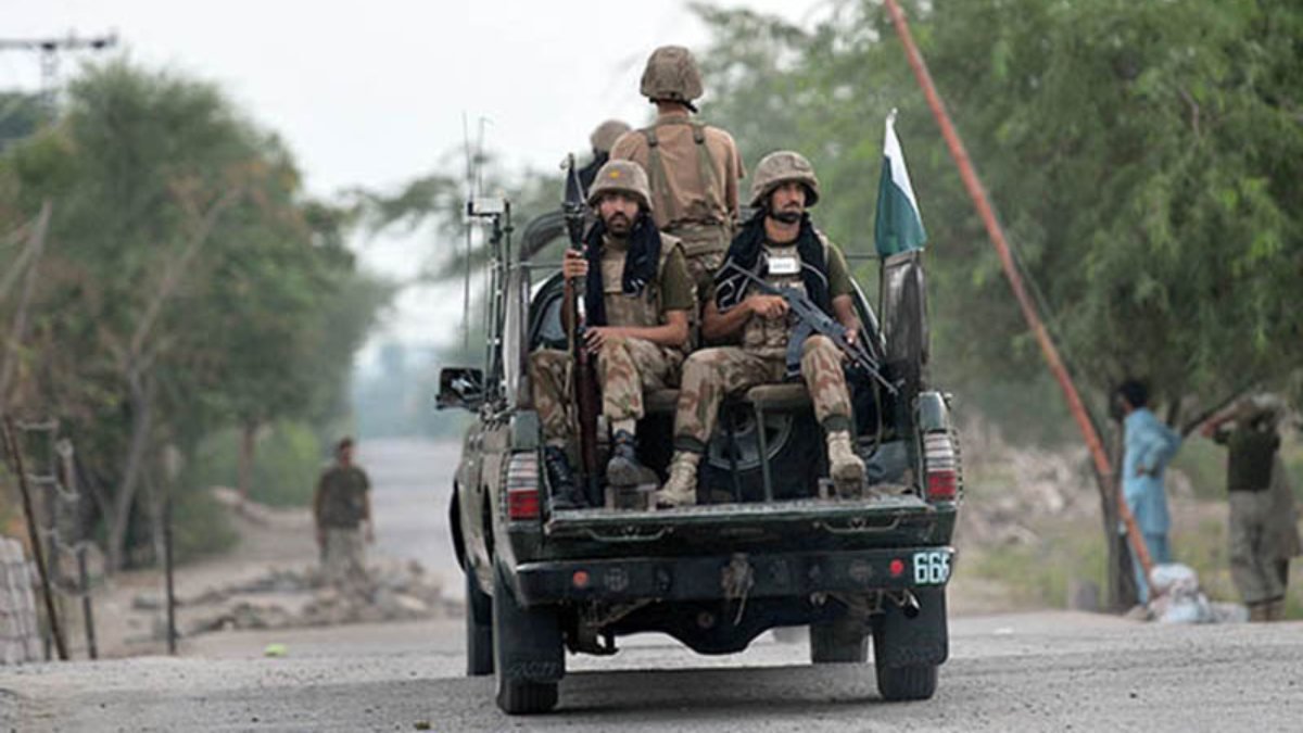 Pakistan'da çatışma: 7 asker hayatını kaybetti