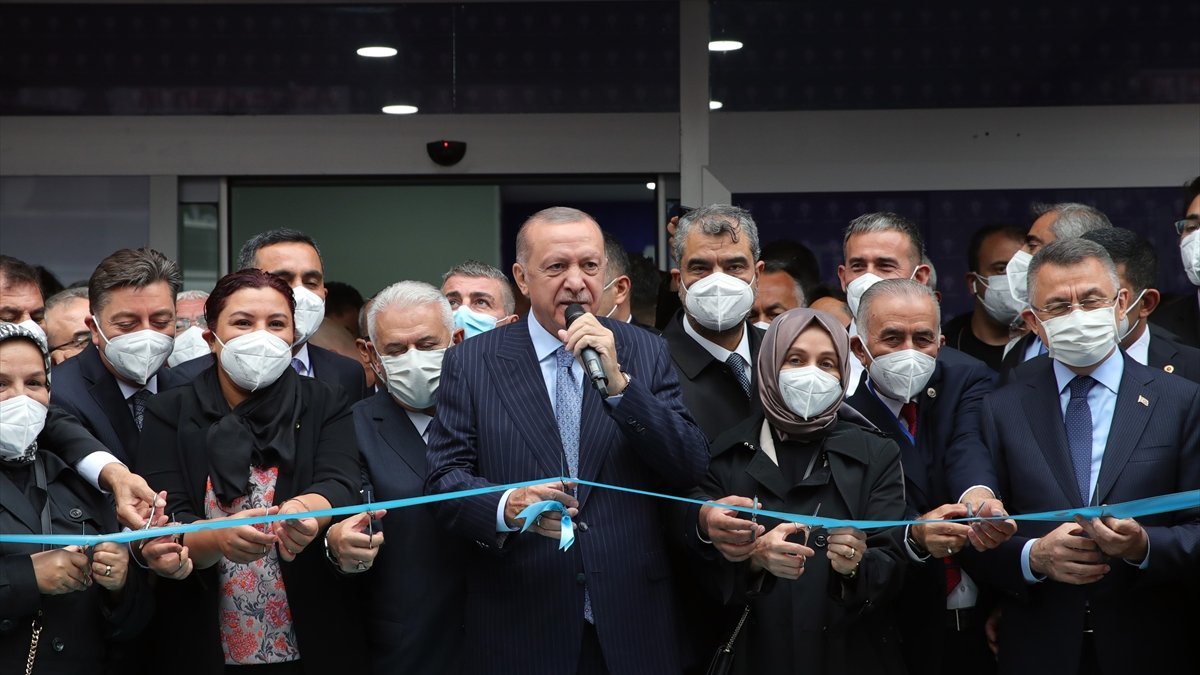 Cumhurbaşkanı Erdoğan, AK Parti Kırşehir İl Başkanlığı binasının açılışını yaptı
