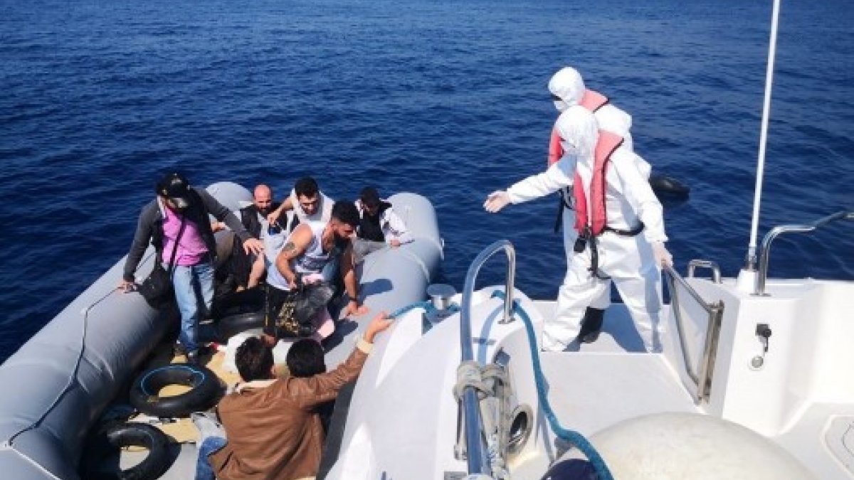 Marmaris açıklarında 15 kaçak göçmen kurtarıldı