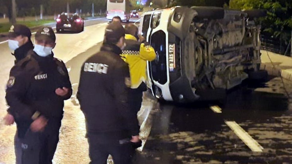 Nevşehir'de yaralı taşıyan ambulans otomobil ile çarpıştı