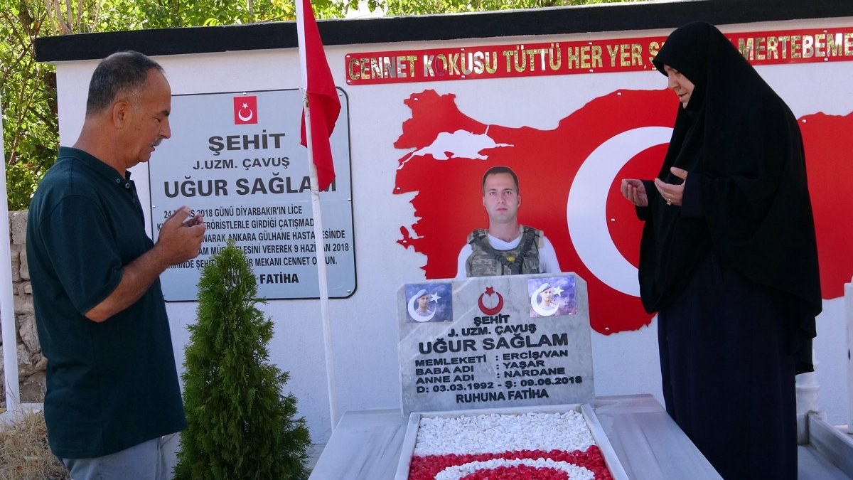 Diyarbakır şehidine ailesi anıt yaptırdı