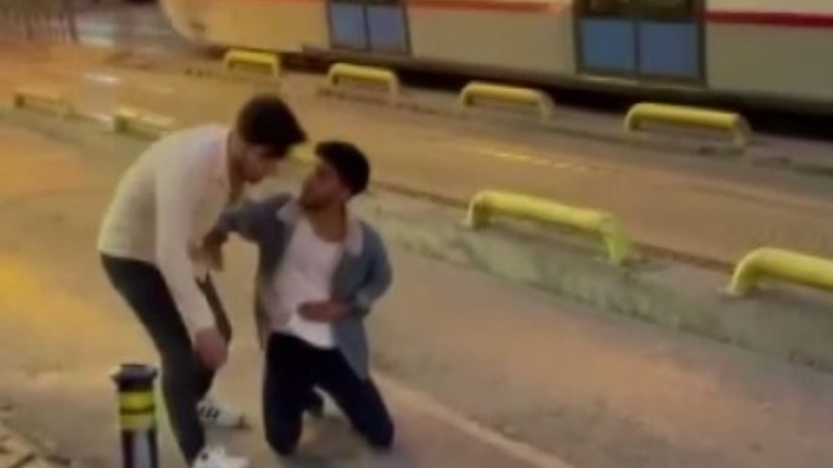 Zeytinburnu’nda okul çıkışında bıçaklı kavga