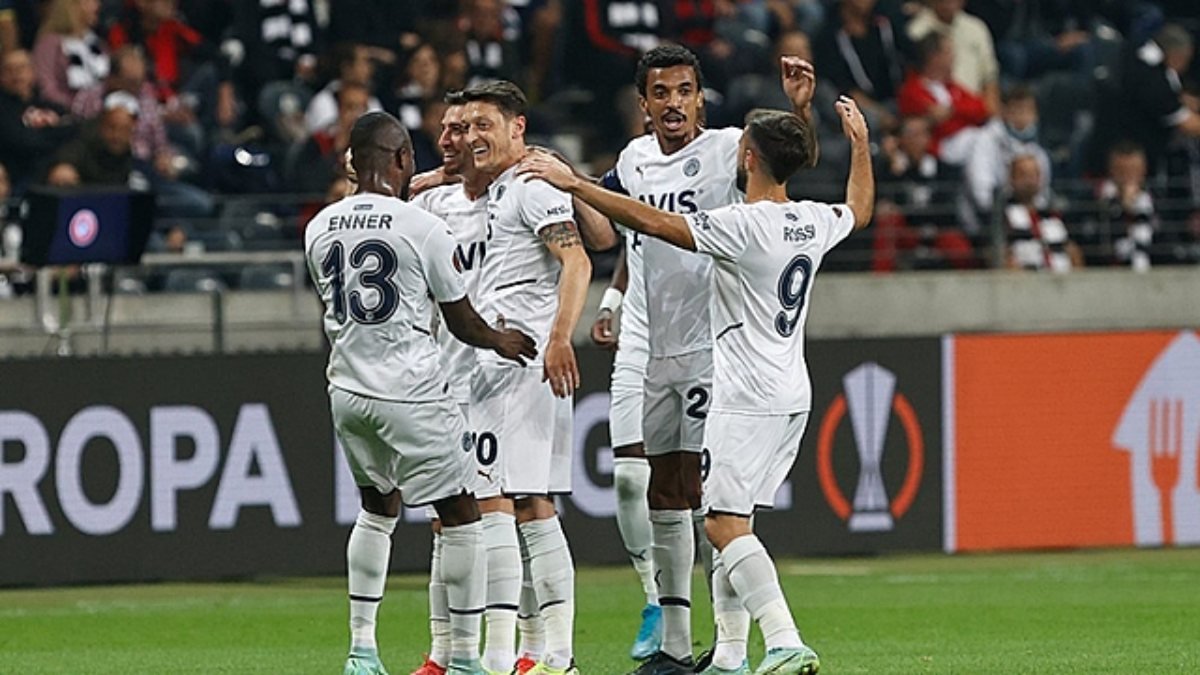Başakşehir-Fenerbahçe maçının ilk 11'leri