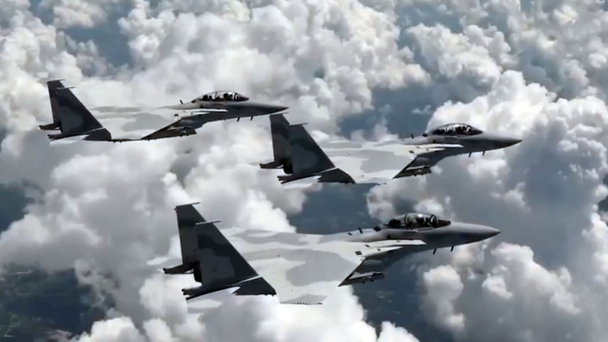 Katar, F-15QA avcı uçaklarıyla test uçuşu yaptı
