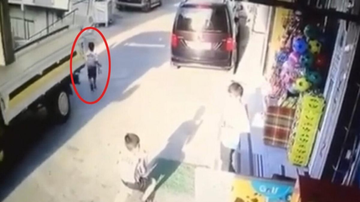 İzmir’de geri manevra yapan kamyonet, 5 yaşındaki çocuğu altına aldı