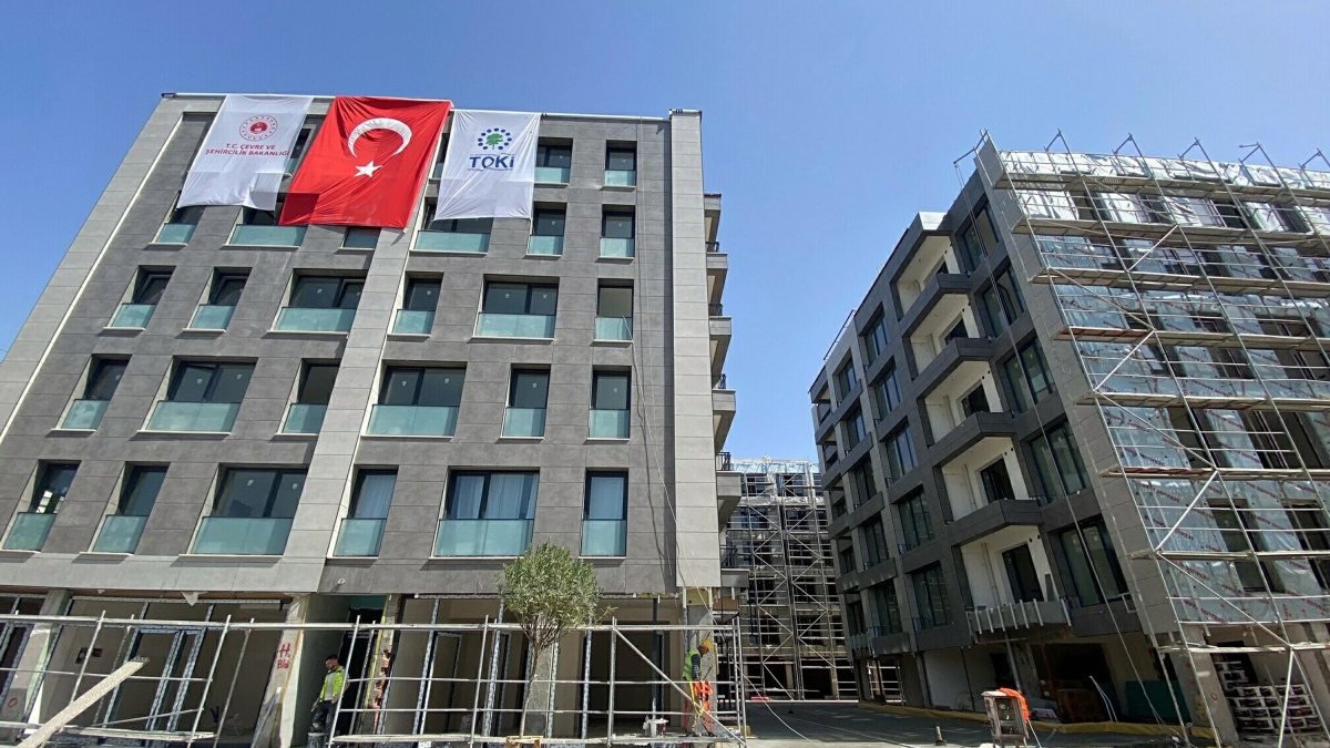 İzmir’de depremzedelerin yeni konutlarının teslimine, 30 Ekim'de başlanacak