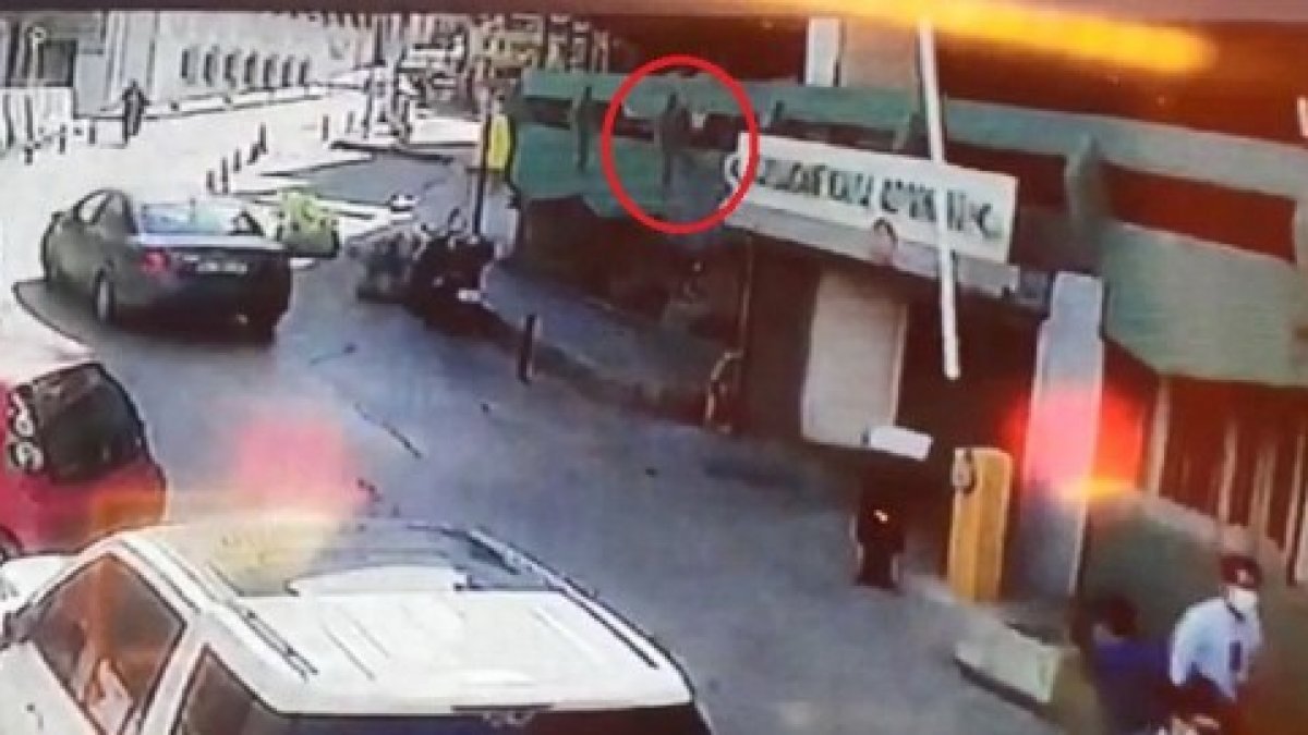 Bursa'da dengesini kaybeden bir kişi, katlı otoparkın 3'üncü katından düştü