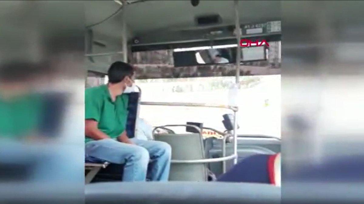 Kocaeli’de maske takmayan şoförün yolcuyla tartışması kamerada