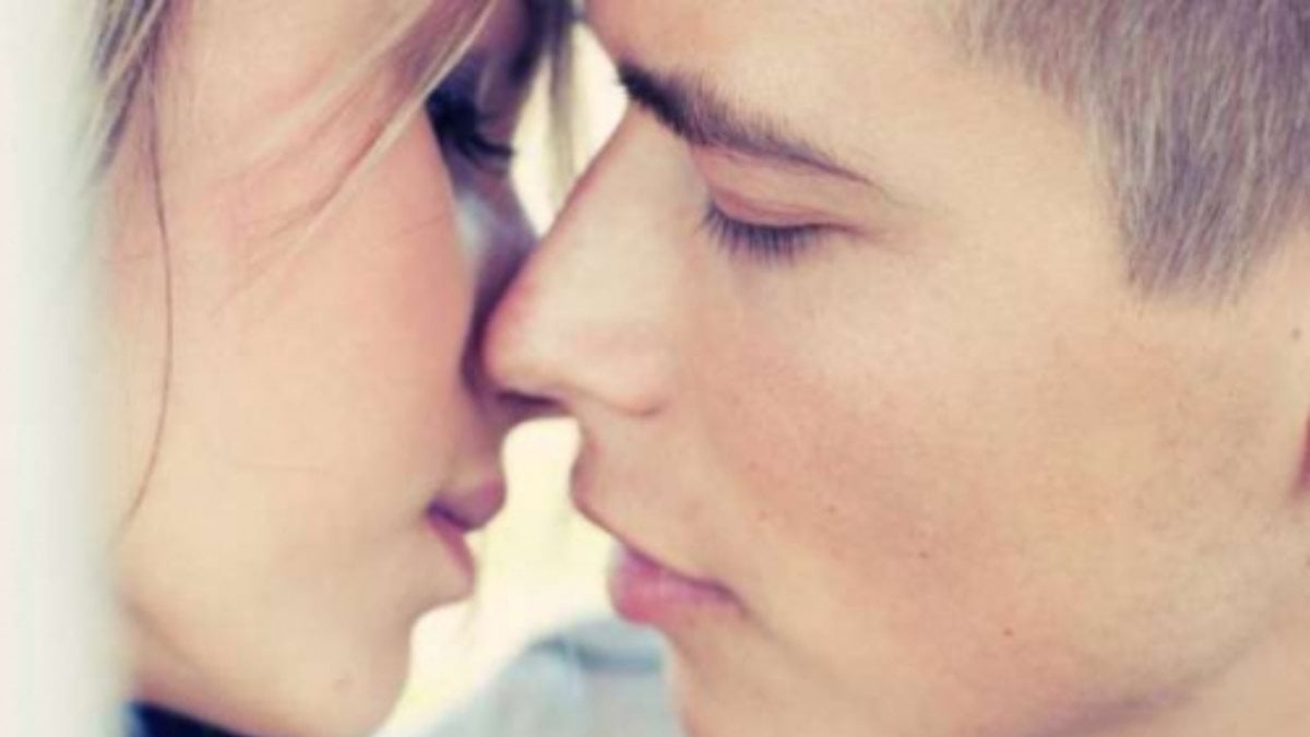 Partnerlerin merakı: Neden öpüşürken gözlerimizi kapatırız? İşte cevabı...