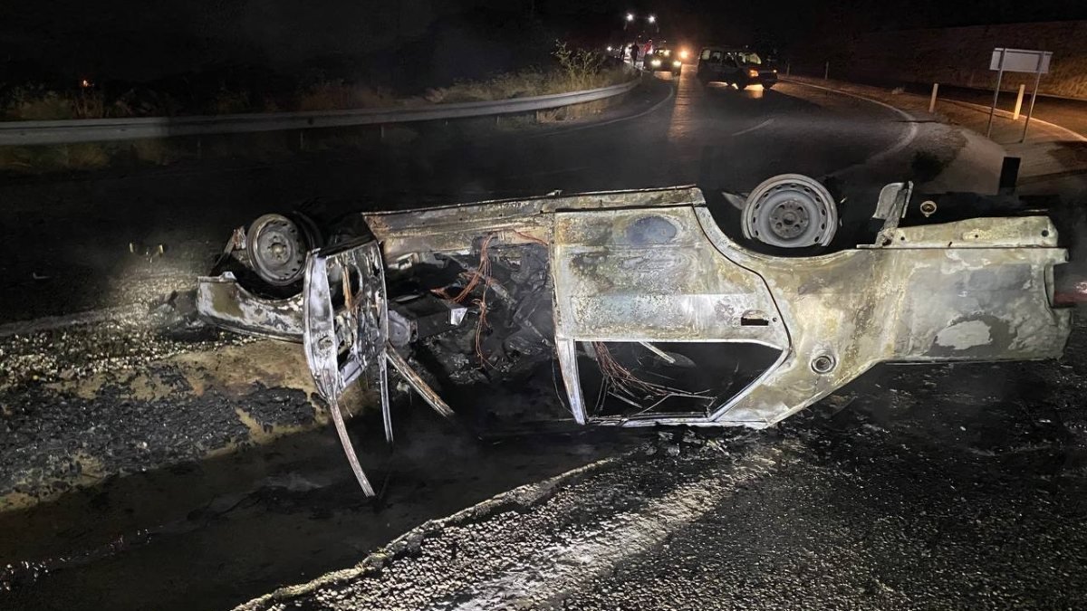 Aydın'da kaza yapan otomobil alev alev yandı