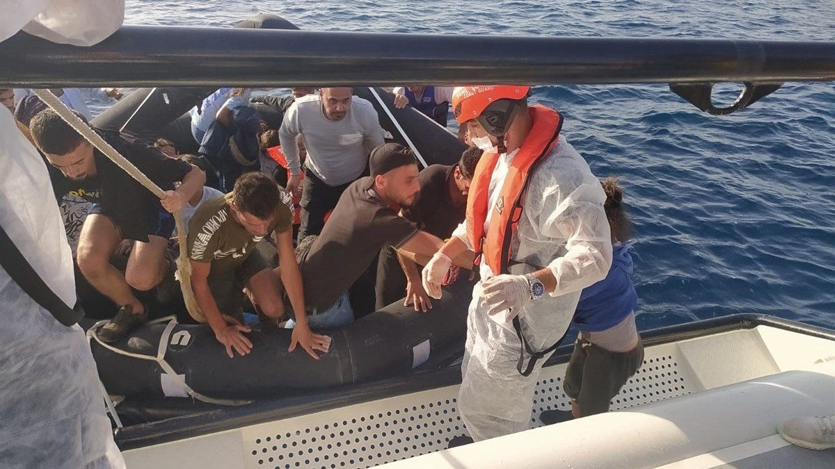 Aydın açıklarında 158 kaçak göçmen kurtarıldı