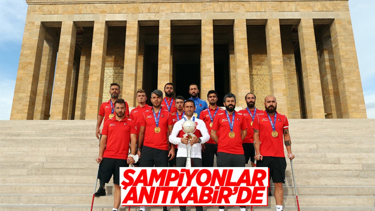 Ampute Futbol Milli Takımı, Anıtkabir'i ziyaret etti