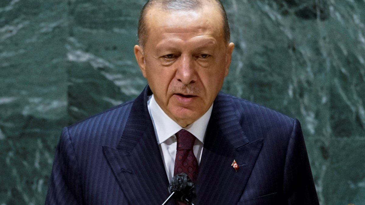 Cumhurbaşkanı Erdoğan: Biden, terör örgütlerine araç gereç taşımaya başladı