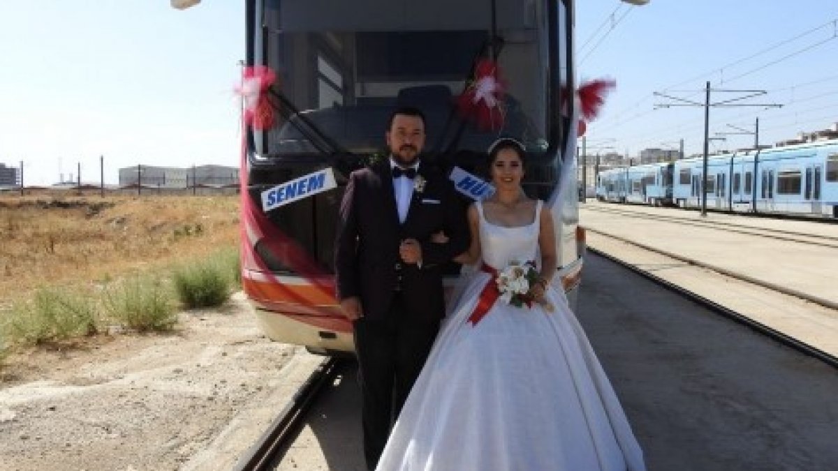 Gaziantep'te tramvay, gelin aracı oldu