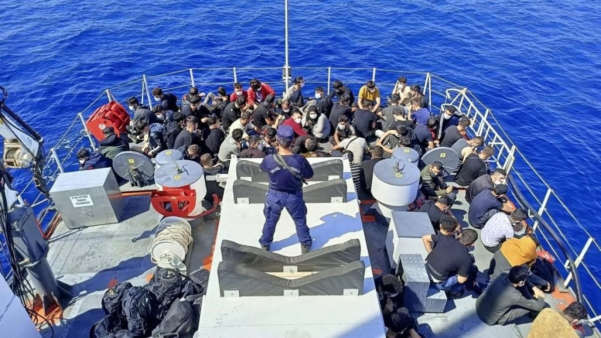 İzmir açıklarında göçmen operasyonu