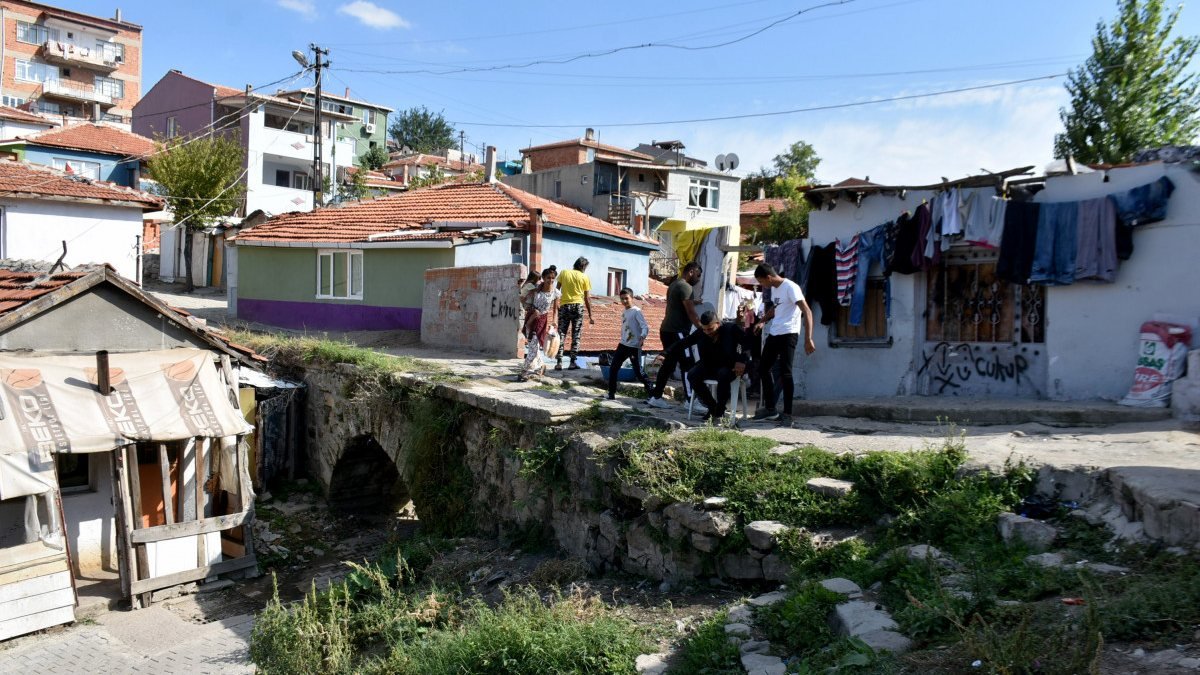Edirne’de tarihi köprü, çarpık kentleşmenin kurbanı oldu