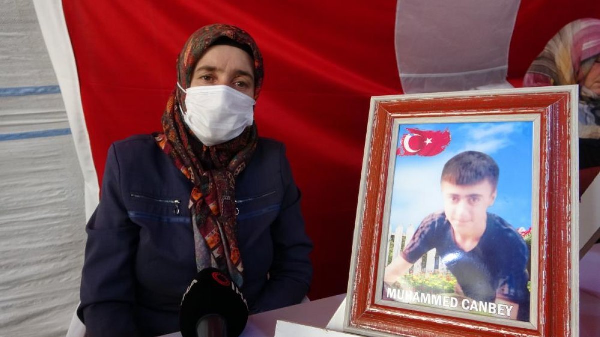 Diyarbakır'da evlat nöbetindeki anne: Oğlum gel adalete ve devlete teslim ol