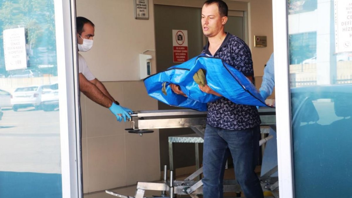 Antalya'da kusmuğu soluk borusuna kaçan küçük kız hayatını kaybetti