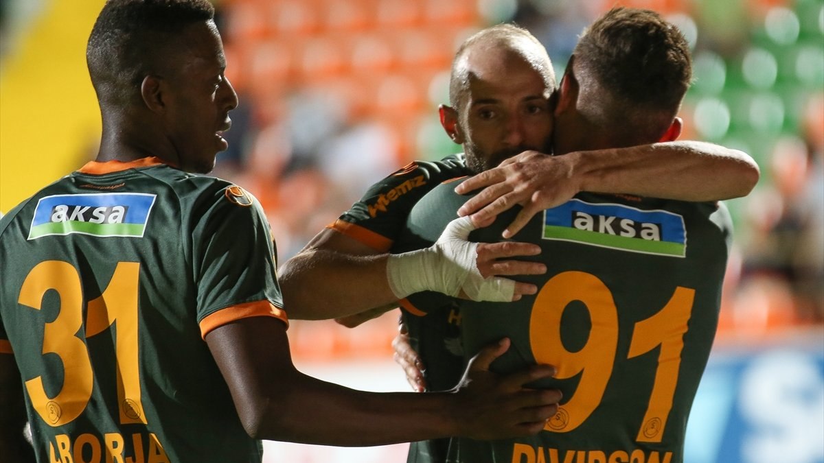 Alanyaspor, evinde Kasımpaşa'yı yendi