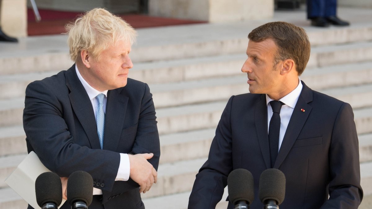 Boris Johnson: Emmanuel Macron terk edilmiş sevgili gibi davranıyor