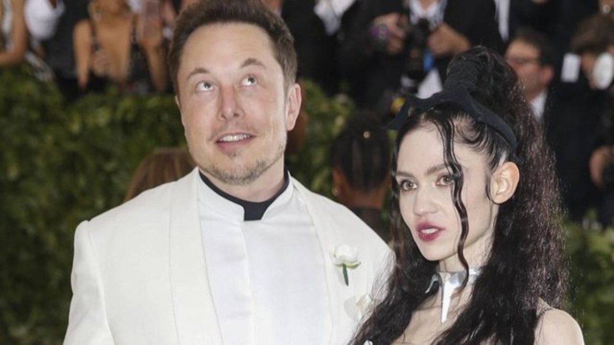 Elon Musk bebeğinin annesi Grimes ile ayrıldı
