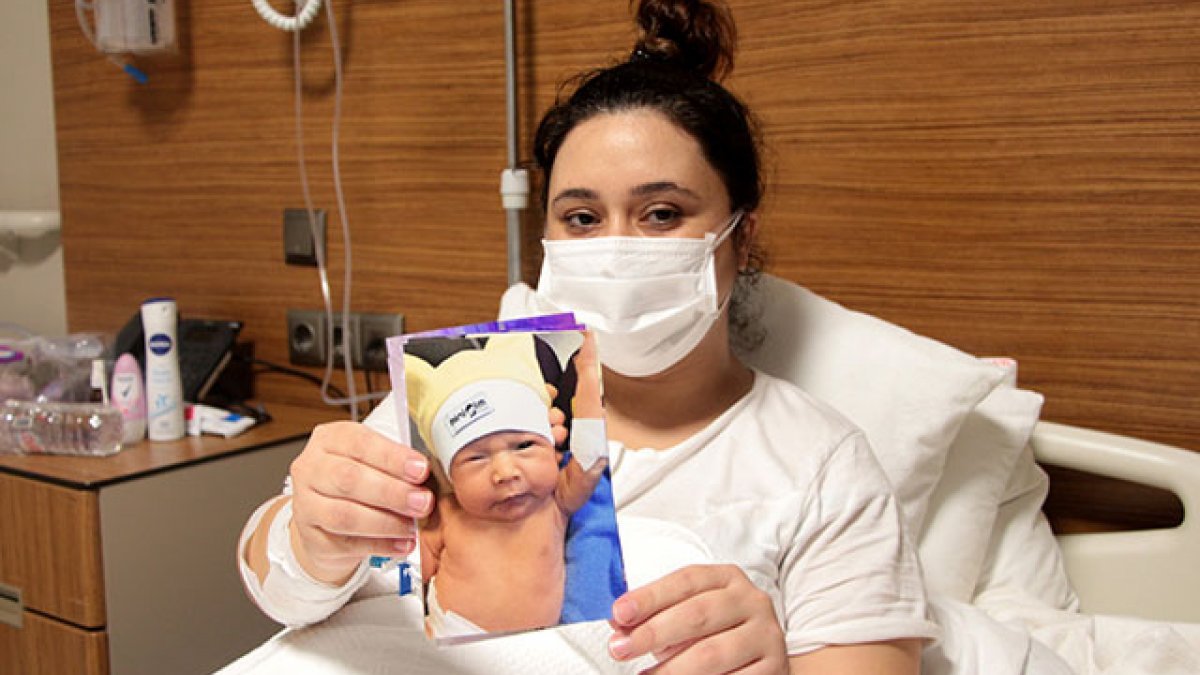 Adana'da aşı yaptırmayan anne bebeğinden ayrı kaldı: Hayatımızı riske attım