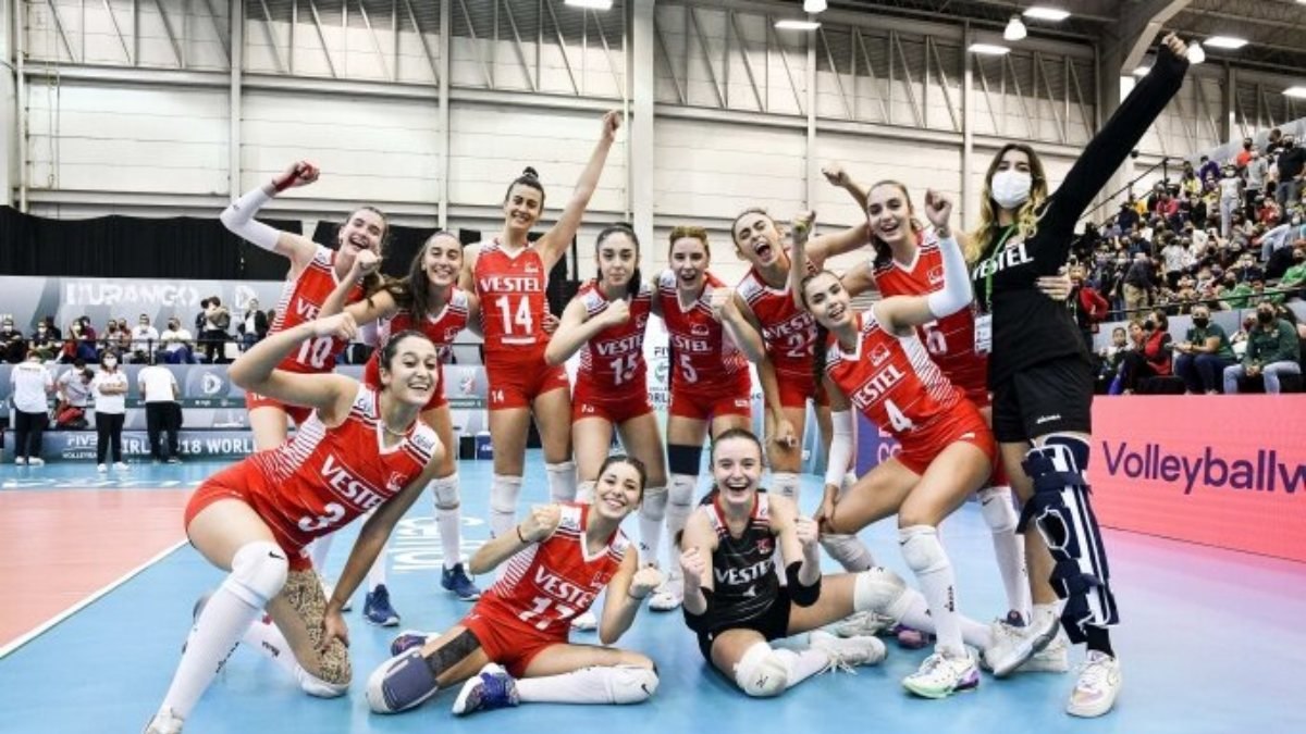 18 Yaş Altı Kadın Voleybol Takımımız çeyrek finalde